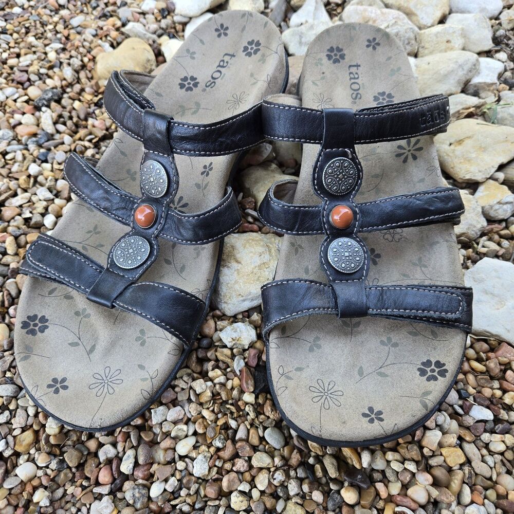 TAOS Prize Triple Strap Slide Sandals Sz 9 Brown Medallion Adjustable Comfort